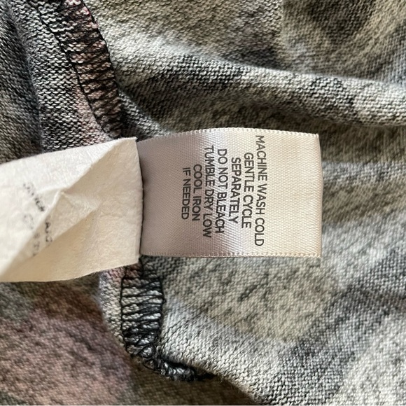 Avenue Women's 3/4 Sleeve Scoop Neck Top with Scarf Grey Black Red Size 18/20 - Picture 10 of 10